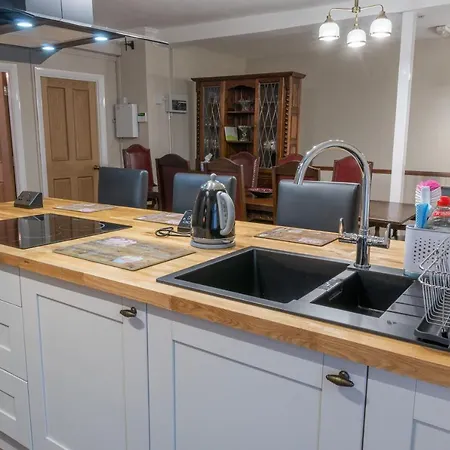 בית נופש Forrest's Yard Townhouse קנדל