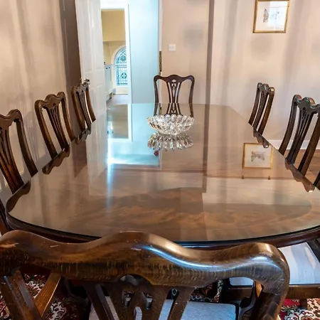 Forrest's Yard Townhouse בית נופש